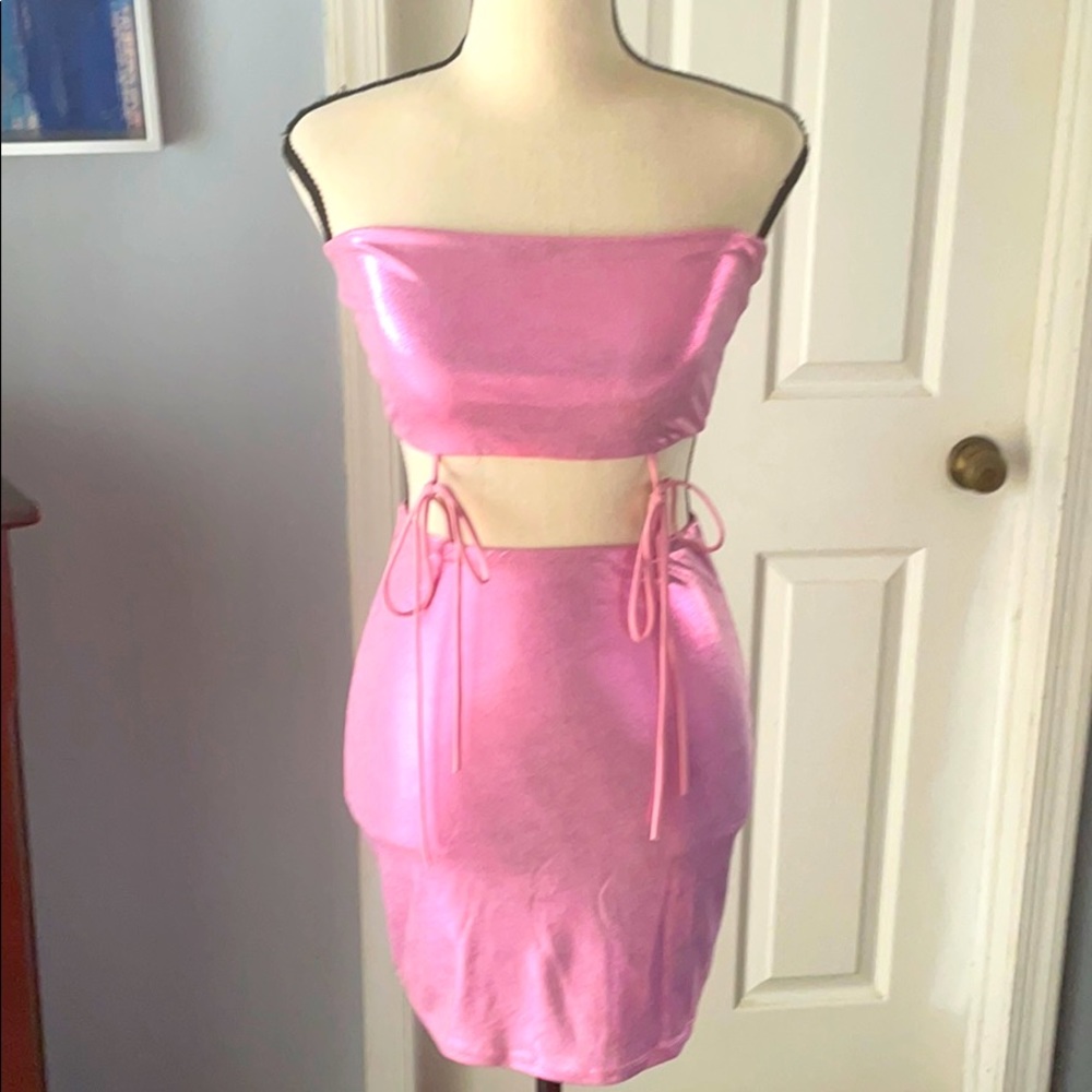 Cute pink shiny two piece party dress 💕